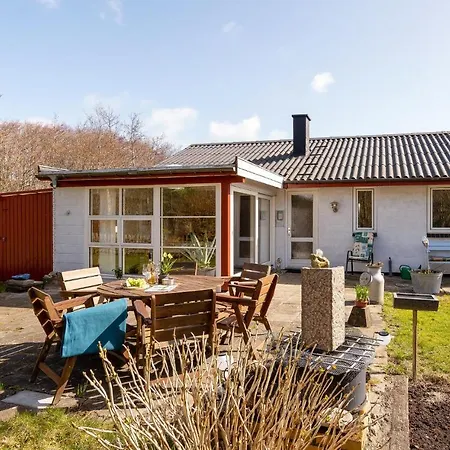 Awesome In With 3 Bedrooms And Wifi Thyholm